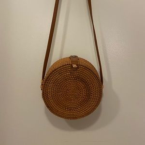 Round rattan handbag